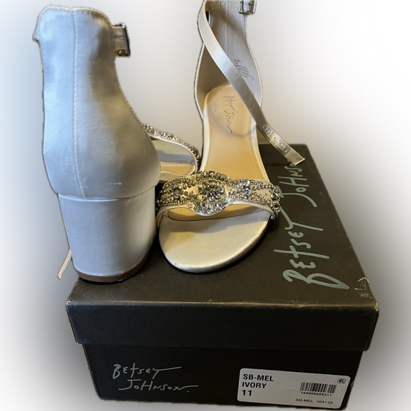 Blue by Betsy Johnson Mel Sandal Size 11 ivory - Picture 11 of 12